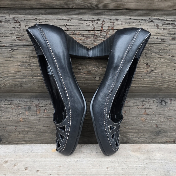 AEROSOLES Dolly Classic Minimalist Leather Cutout Details Comfort Heels 7M - Picture 12 of 15